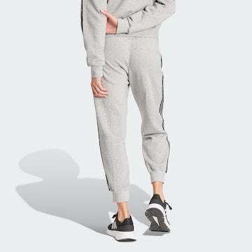 Effilé Pantalon de sport 'Essentials' ADIDAS SPORTSWEAR en gris