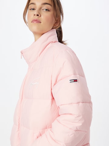 Tommy Jeans Zimní bunda – pink