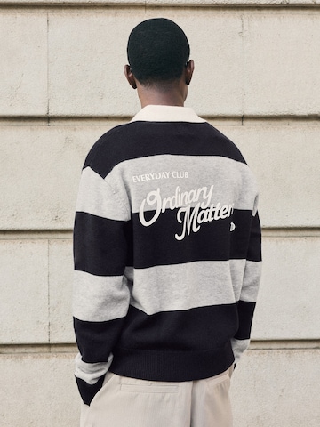 Pull-over Bershka en bleu : devant