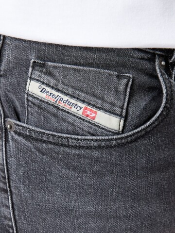 DIESEL - regular Vaquero 'D-STRUKT' en gris