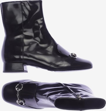 Gucci Dress Boots in 37 in Black: front