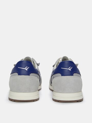 Sneaker low de la Pull&Bear pe gri
