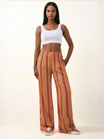 Hiccup Wide Leg Hose in Orange