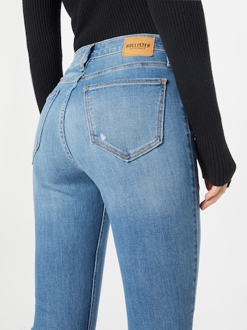 HOLLISTER Flared Jeans in Blau