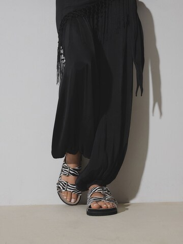 Next Чехли 'Forever Comfort' в черно