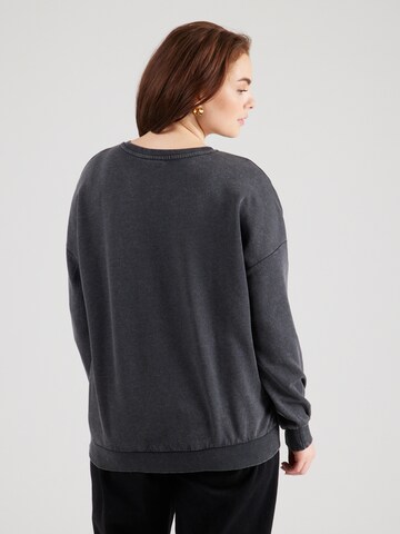 ONLY Carmakoma Sweatshirt 'CAREMBER' in Schwarz