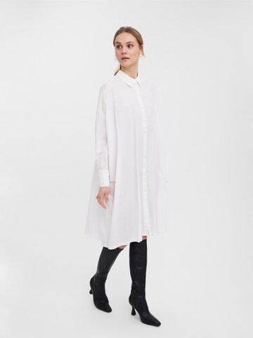 VERO MODA - Vestido camisero en blanco