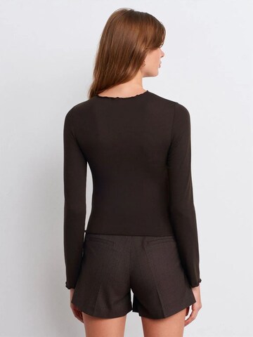 Dilvin Blouse in Bruin