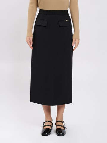 Influencer Skirt in Black: front