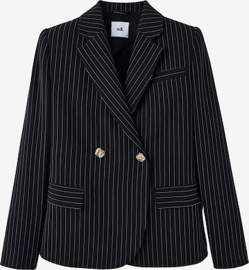 adl Blazer in Black: front