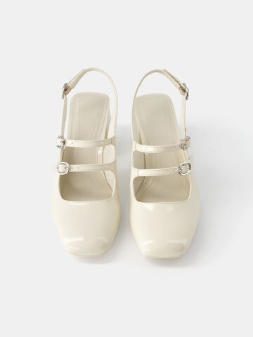 Bershka Remmiavokkaat värissä beige