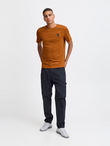 BLEND - Camiseta en marrón