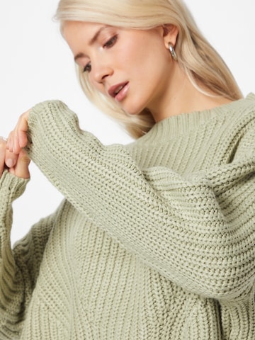 Urban Classics Sweater in Green