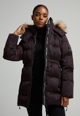 Parka d’hiver Zavetti Canada en marron : devant