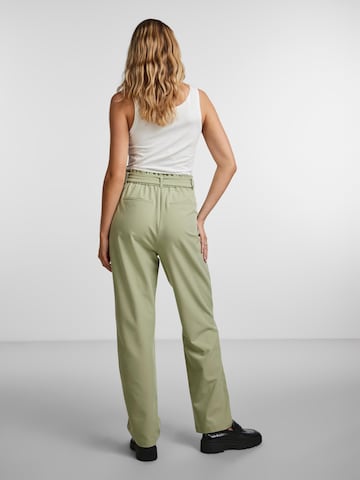 PIECES - regular Pantalón en verde