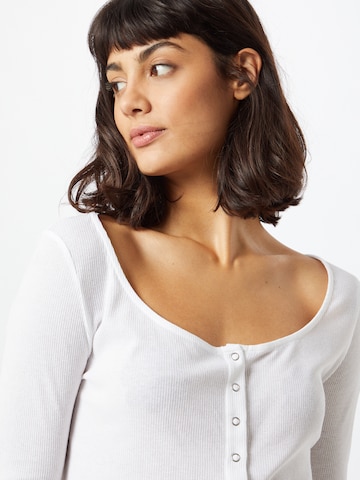 T-shirt 'Henley' NU-IN en blanc