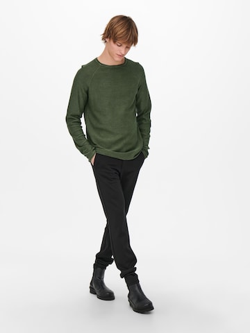 Only & Sons جينز مضبوط كنزة صوفية 'Dextor' بلون أخضر