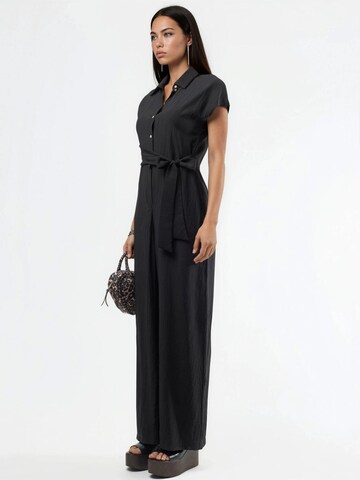 Busem Jumpsuit in Zwart