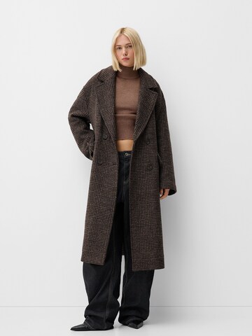 Bershka Přechodný kabát – hnědá: přední strana