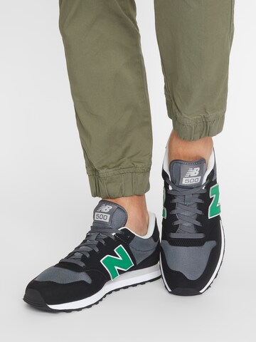 Baskets basses new balance en noir : devant