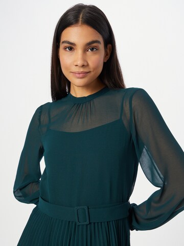 Rochie de la Stefanel pe verde