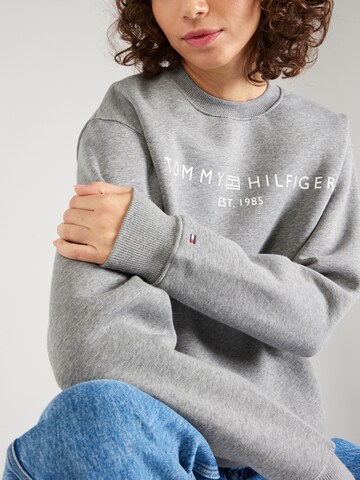 Felpa di TOMMY HILFIGER in grigio