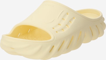 Crocs - Zapatos abiertos 'ECHO' en amarillo: frente