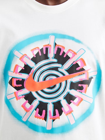 Tricou 'OC FESTIVAL' de la Nike Sportswear pe alb