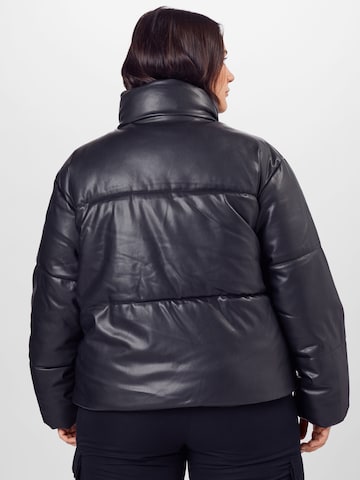 Vero Moda Curve Prehodna jakna 'Emily' | črna barva