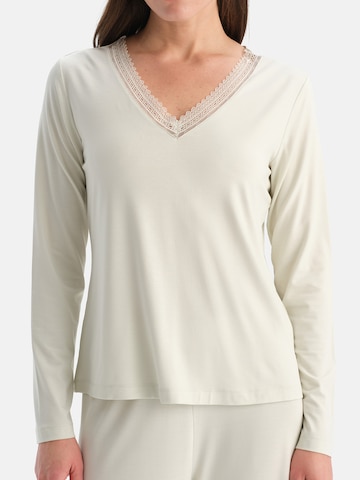 Pijama de la Dagi pe alb