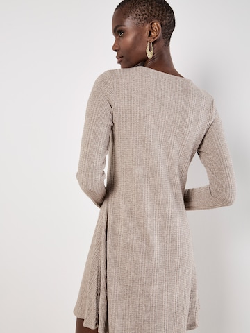 Robes en maille Apricot en gris