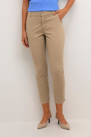 Coupe slim Pantalon 'Mette' Kaffe en beige : devant