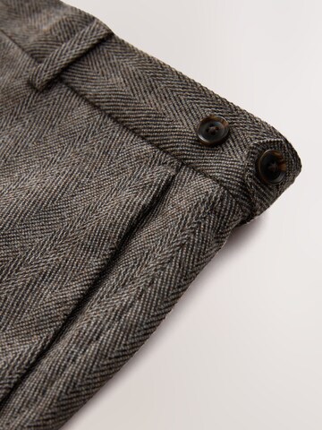 regular Pantaloni con piega frontale di Next in grigio