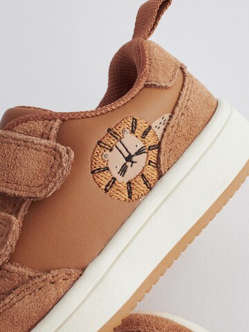 Baskets Next en marron