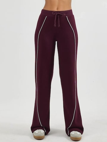 Busem Loosefit Broek in Rood: voorkant