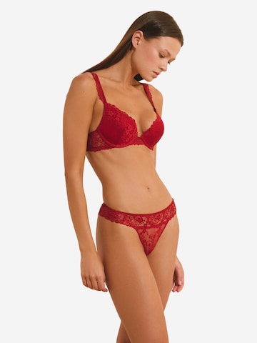 String 'Soupcon' di ETAM in rosso