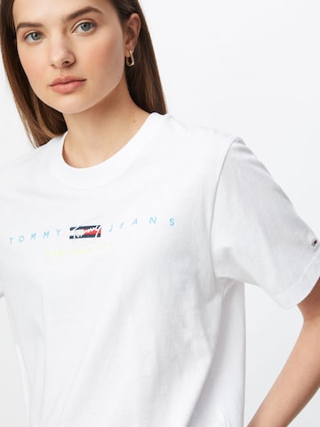 Tricou de la Tommy Jeans pe alb