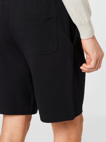 Lyle & Scott Regular Shorts in Schwarz