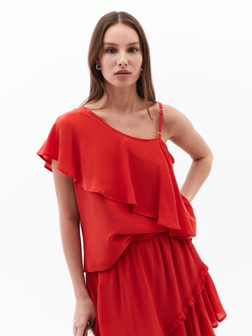 Top di OXXO in rosso: frontale