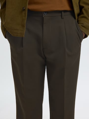 SELECTED Loosefit Élére vasalt nadrágok 'SLH220-FINN' - barna