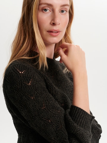 SOAKED IN LUXURY Pullover 'Pointa' in Schwarz