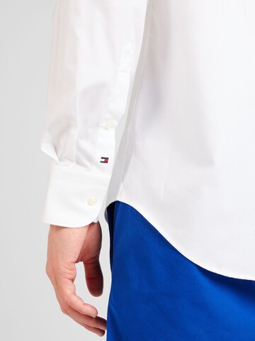 Coupe regular Chemise Tommy Hilfiger Tailored en blanc