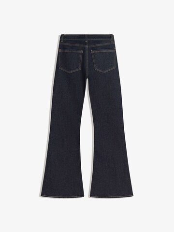 Bershka Flared Jeans in Blauw