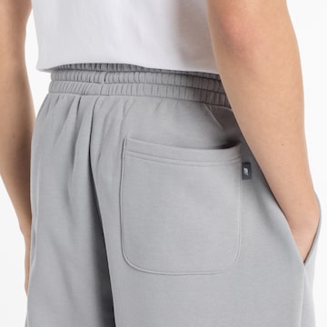 new balance Tapered Hose in Grau