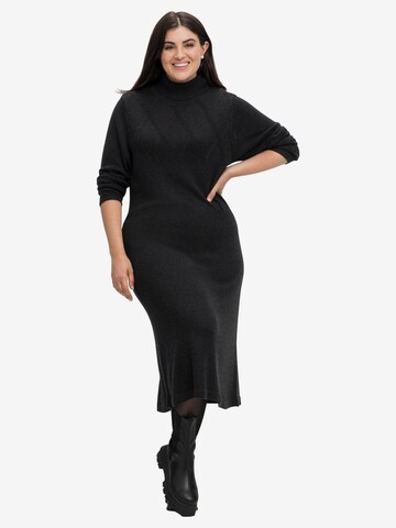 SHEEGO Knitted dress in Black: front