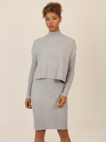 APART Strick Set in Grau: Vorderseite