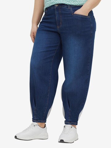 SHEEGO Tapered Jeans in Blue: front