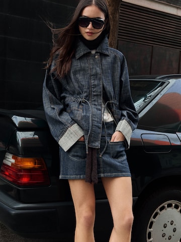 Bershka Overgangsjakke i blå