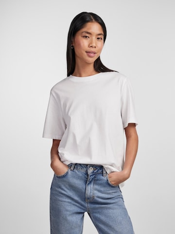 T-shirt 'RIA' PIECES en blanc : devant