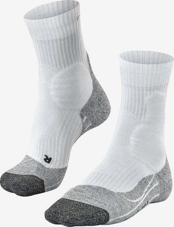 FALKE Athletic Socks 'TE2' in White: front